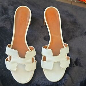 Hermes Oasis white sandals size 9